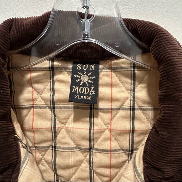 Barbour Quilted Yellow Vest with Contrast Dark Collar - Picture 3 of 11